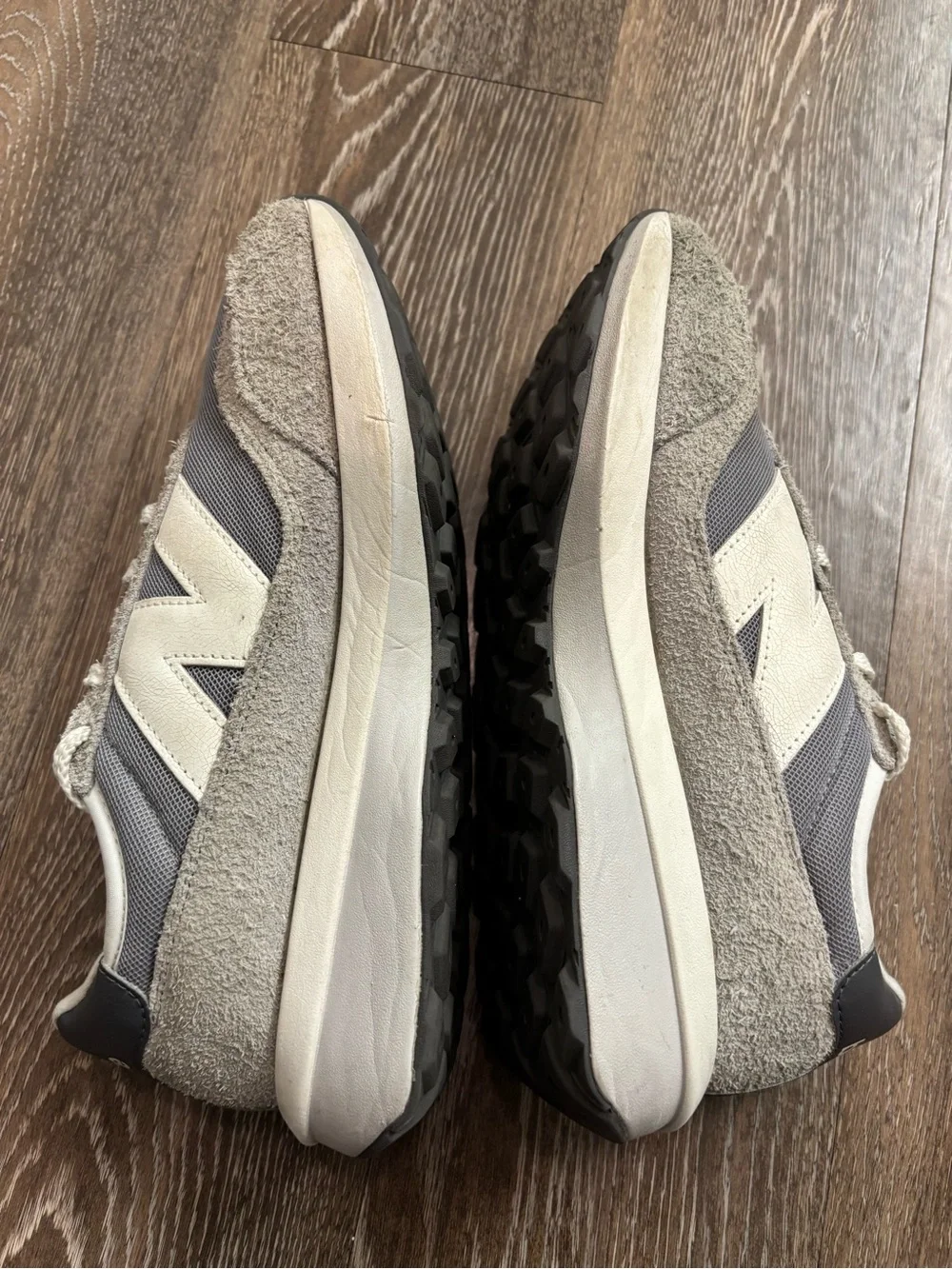 New Balance 370 NB Grey Beige Unisex men’s size 9.5 women’s Size 11.